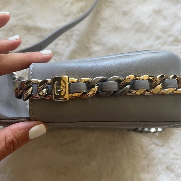 Chanel quilted lambskin leather handbag - Picture 9 of 13